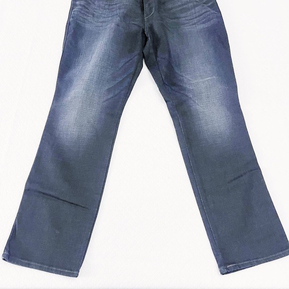 Levi's Women's Flatters and Flaunts Bootcut Denim Jeans SZ16 NWT - Picture 3 of 6